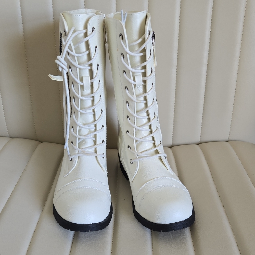 Stylish White Lace-Up Women's Boots